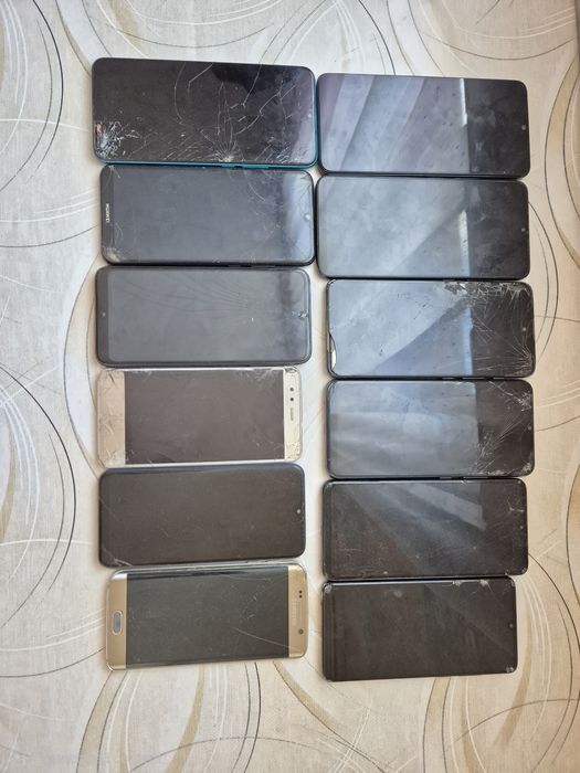 Lot 12 Telefoane
