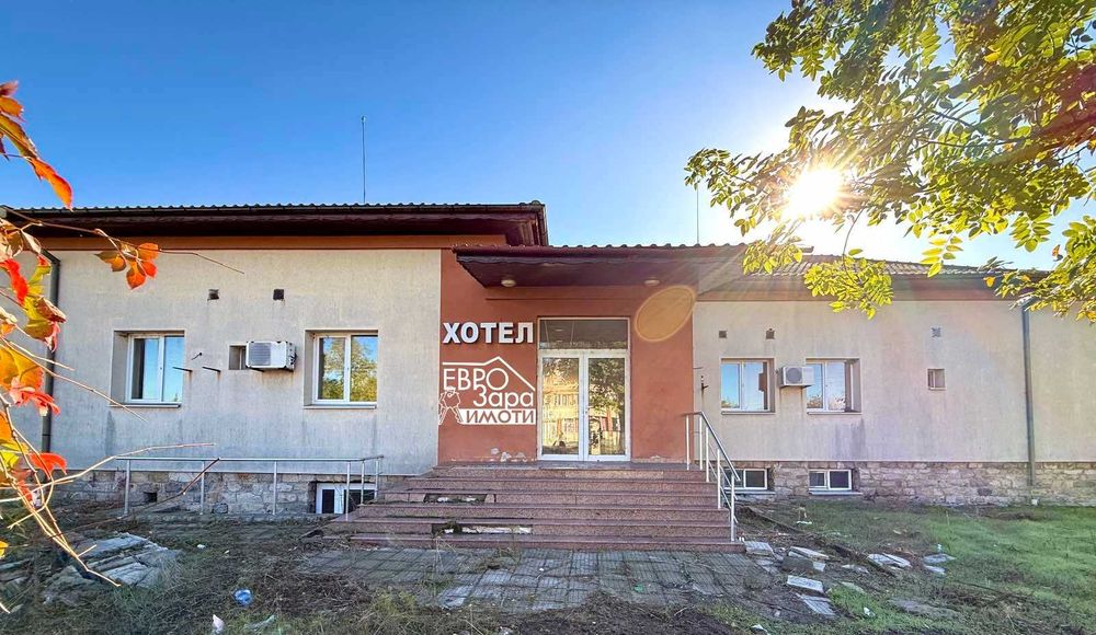 Масивна, обзаведена сграда /хотел/ за продажба в село Любеново