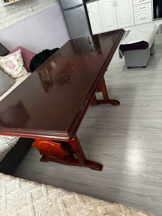 Разтегателна маса с повдигащ механизъм