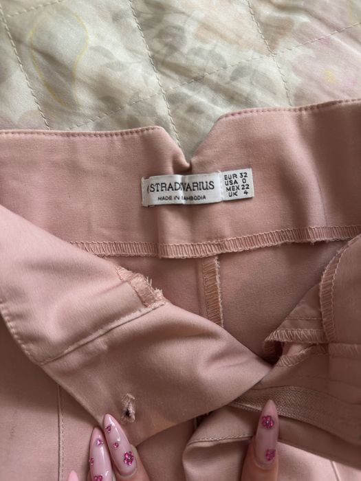 Къси панталонки от Stradivarius