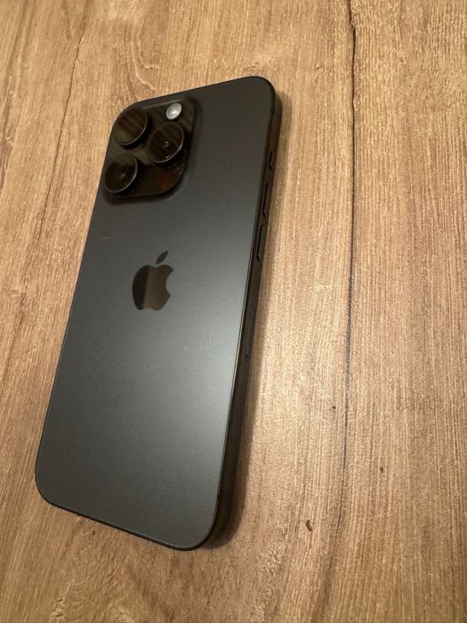 Iphone 15 Pro sanatate baterie 90%