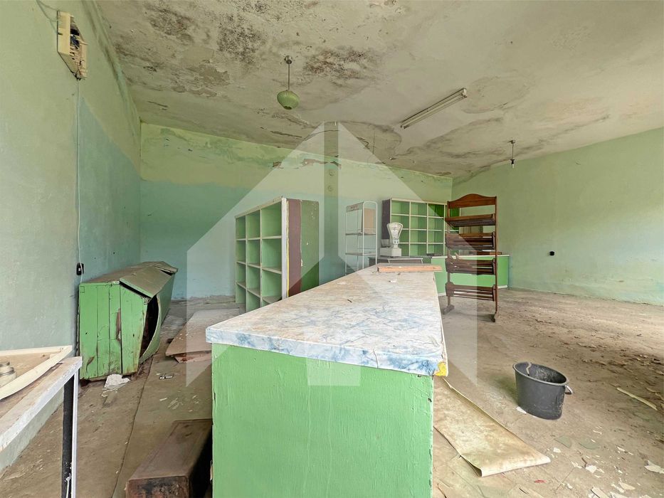 Продава търговски (промишлен) обект - магазин в с. Сечище (обл. Шумен)