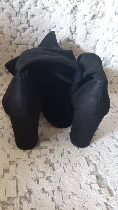 Cizme lungi marimea 36.inaltime toc 8,5 cm