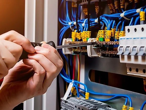 Услуги электрика | Розетки, выключатели, ремонт