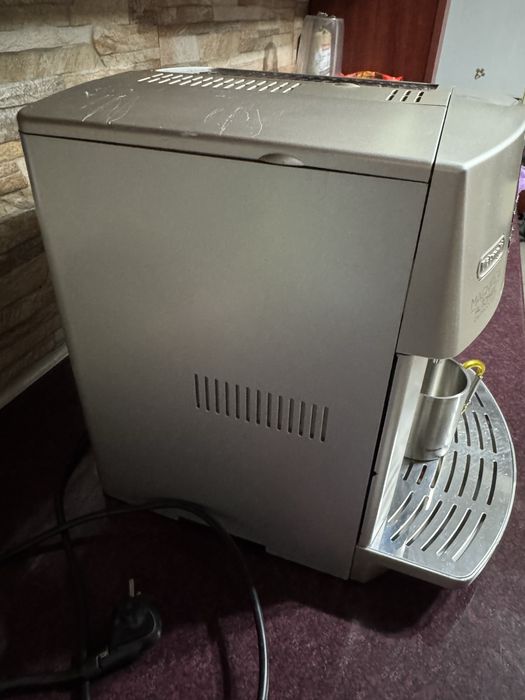 Aparat de cafea Delonghi Magnifica Automatic Cappuccino