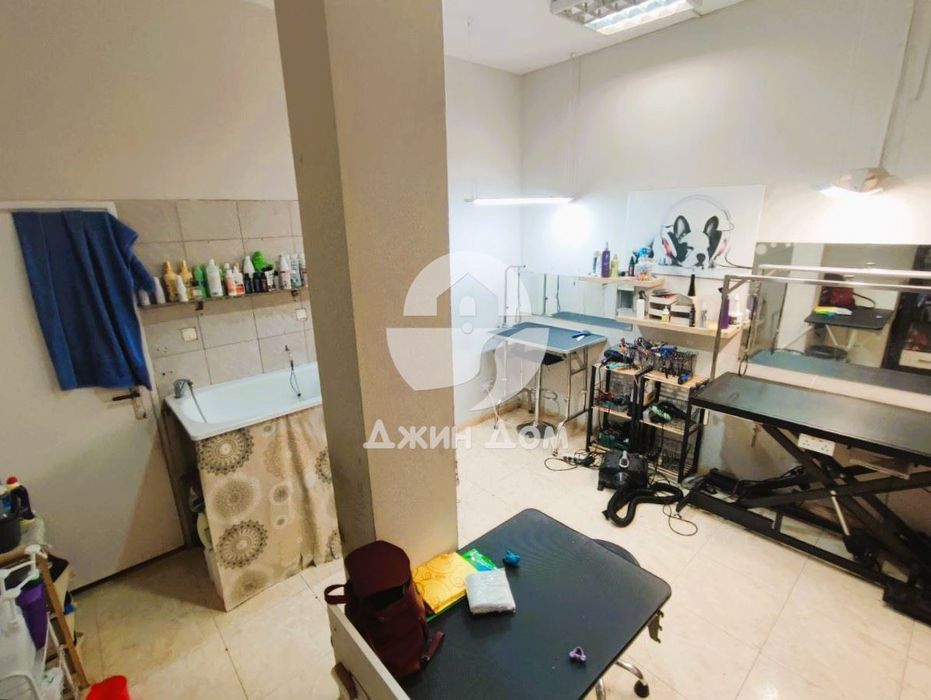 Продава се Офис в Бургас, Лазур - 34 кв.м за 1971 €/кв.м - Снимка #1