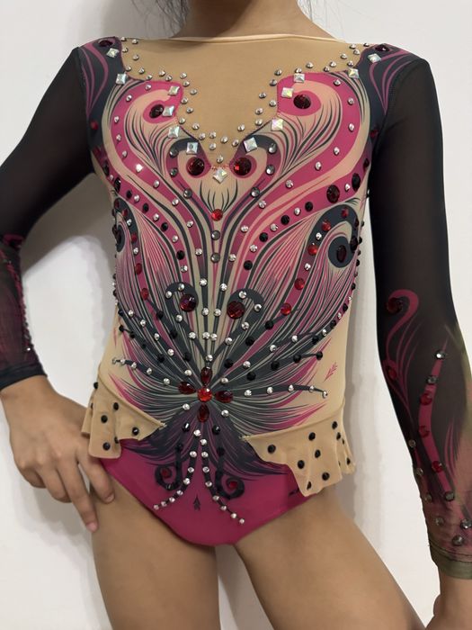 Для девочки гимнастически купальник