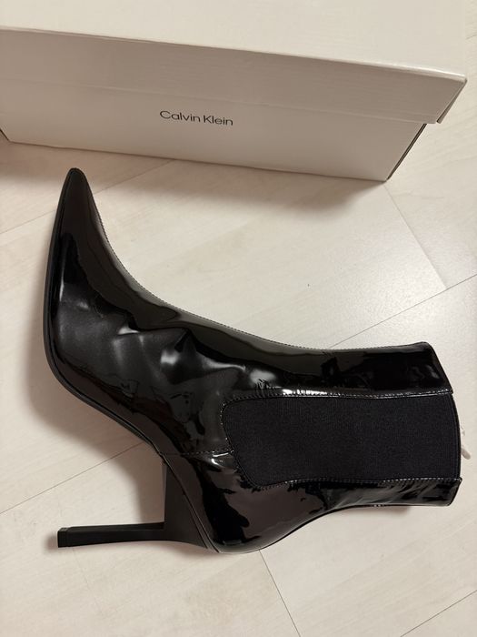 Лачени боти ток Calvin Klein