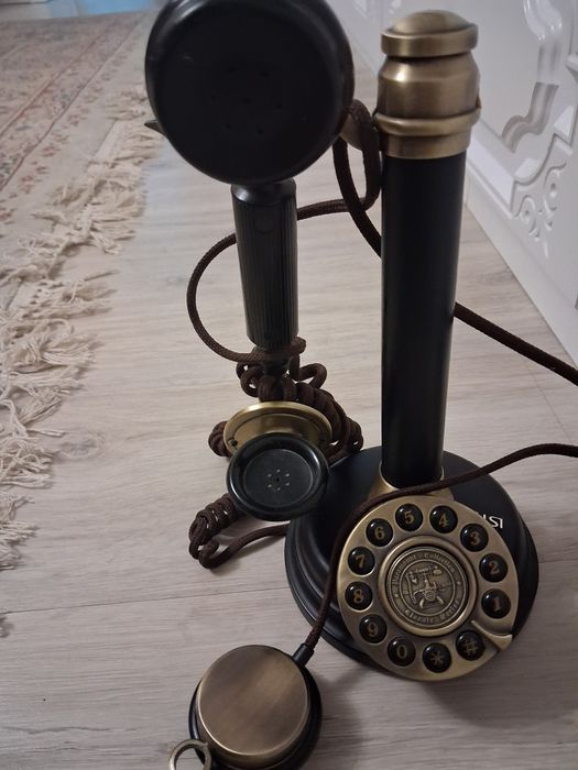 Телефон в старинном стиле рабочий