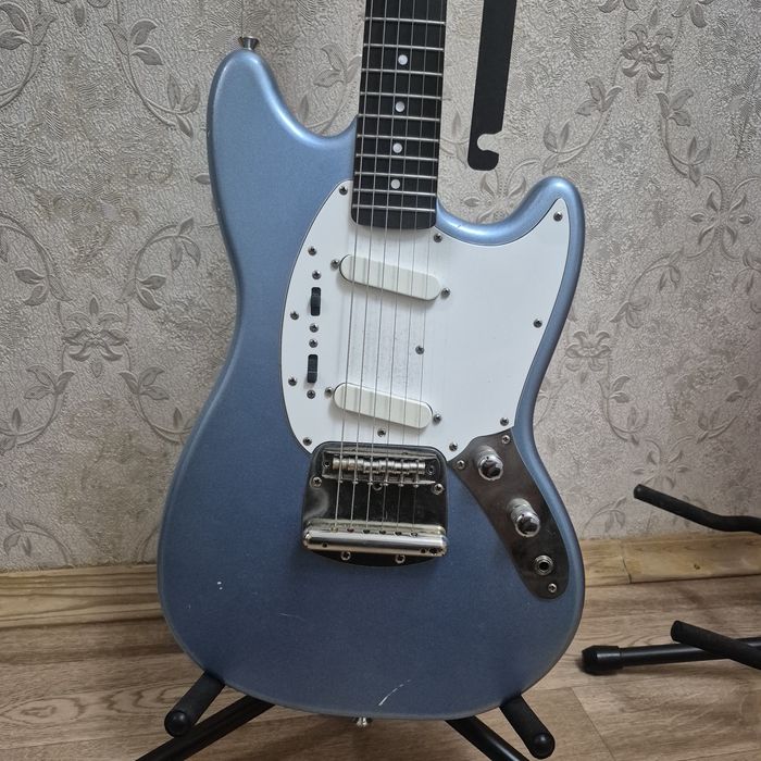 Электрогитара Squier Mustang почти фендер)