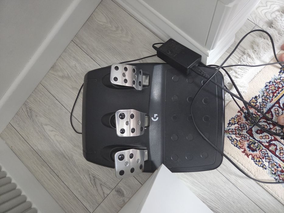 Продам игровой руль с көп g923