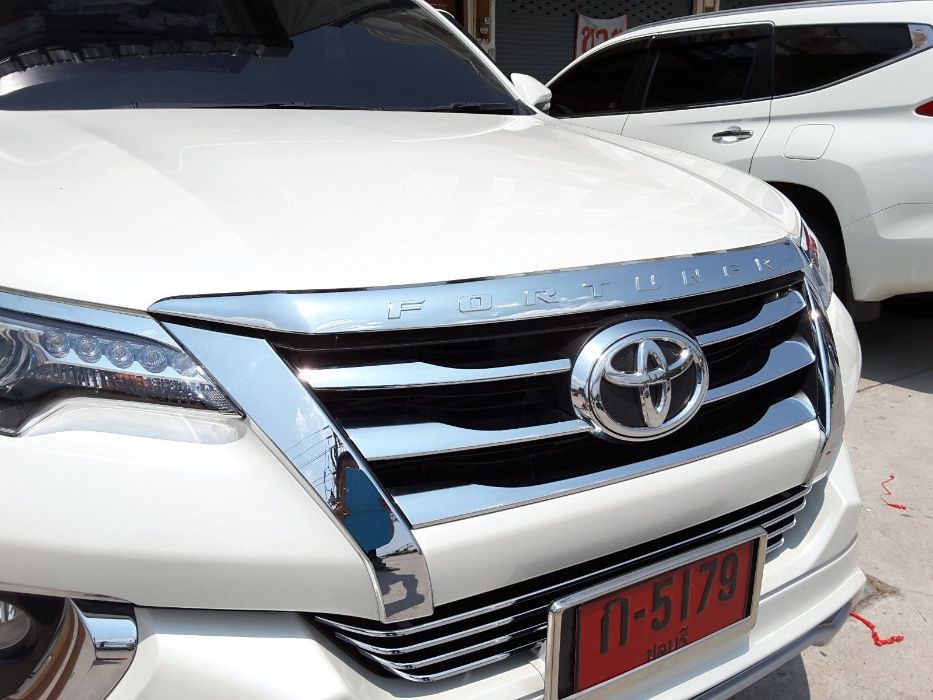 Молдинг капота Toyota Fortuner 08-10/Тойота Фортунер 08-10