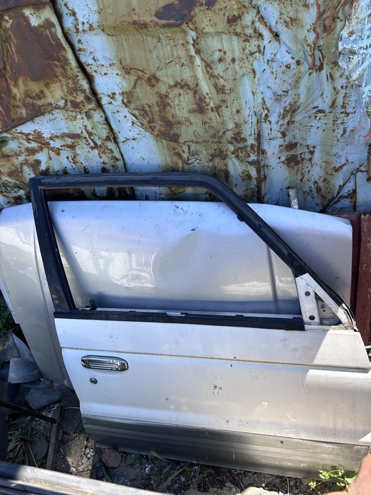 Продам двери Mitsubishi Pajero