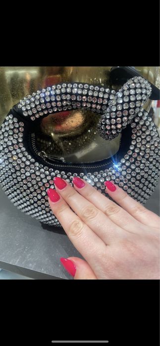 Servicii de coafor machiaj frizerie si unghii cu gel