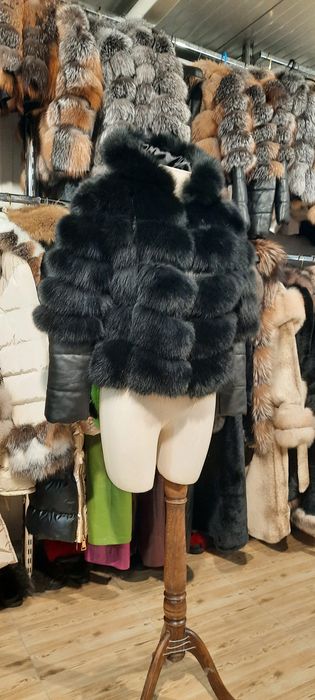 сезонно намаление на дамски палта от естествен косъм лисица