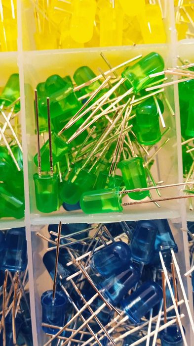 LED 5 mm rosu/alb/portocaliu/verde/albastru, noi, 500 buc, 18 bani/buc