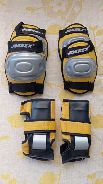 Роликовые коньки, шлем, защита для коленей, локтей и запястий