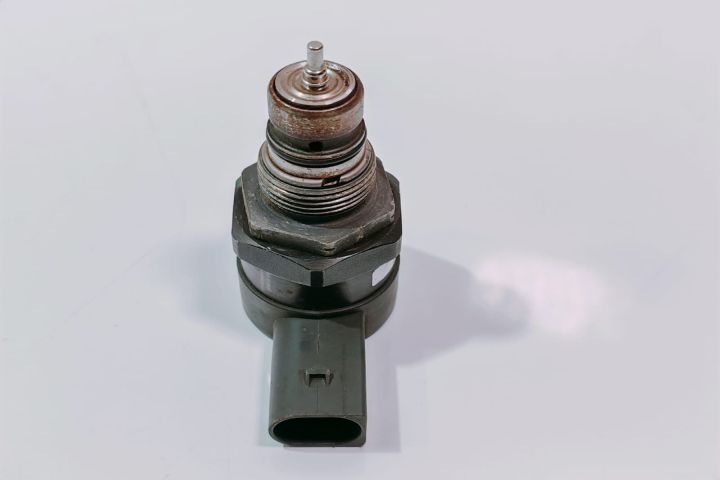 Regulator Presiune  057130764B Audi A8 a 2-a generatie (D3) seria