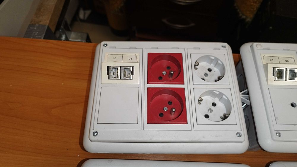 Конзоли с контакти и R&M - FTP розетки 6 и 8бр Cimabox