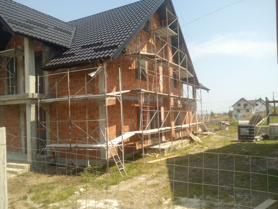 Schela metalica de închiriat