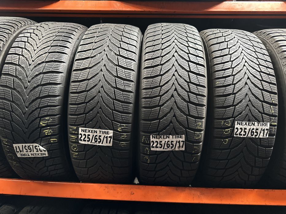 225/65/17 Nexen M+S.