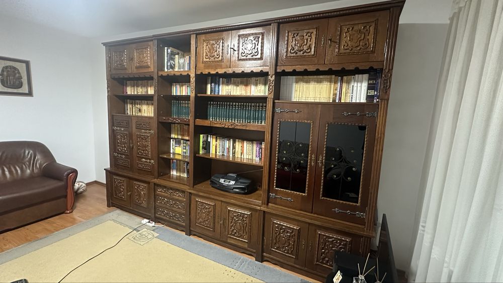Bibliotecă în stare excelentă
