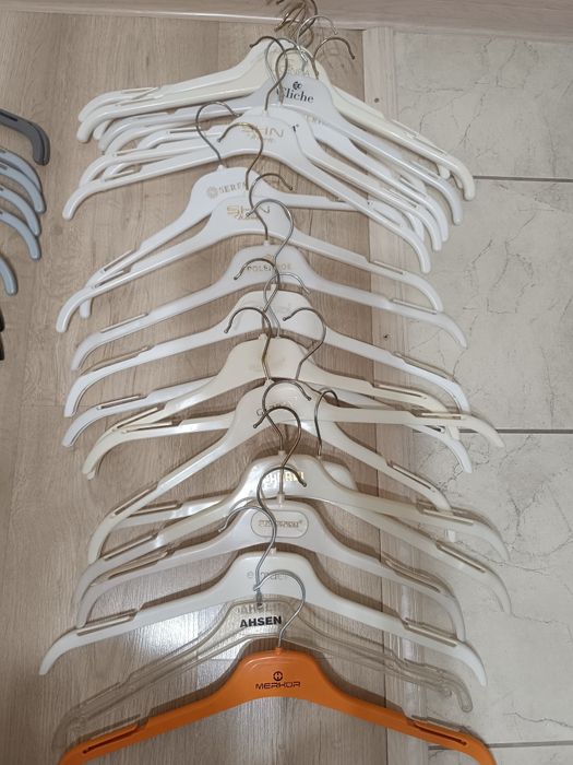 Вешалки для одежды