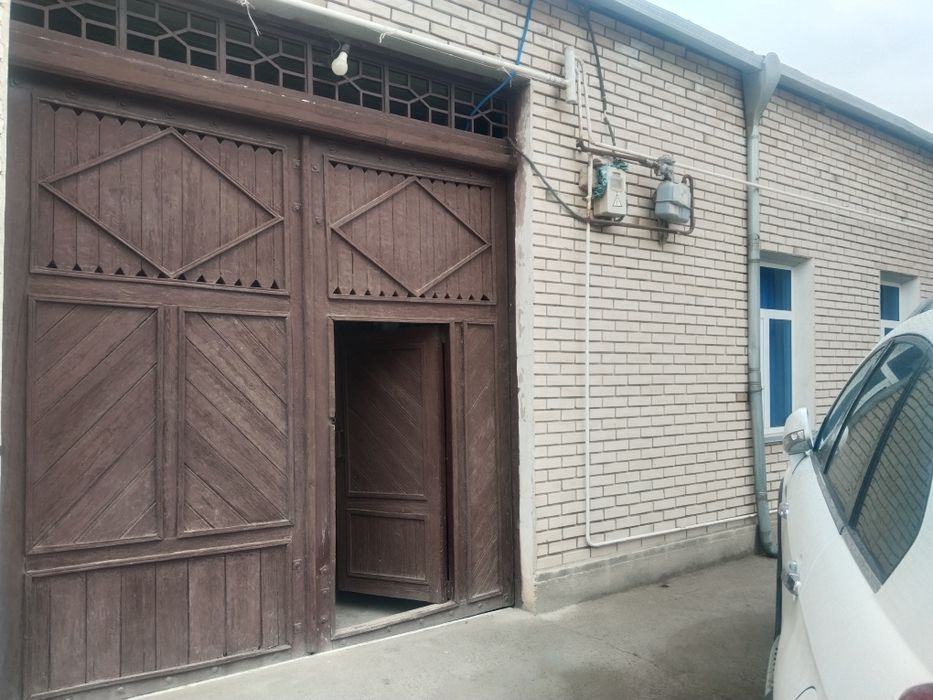 Ховли сотилади ,умумий ёр майдони 4.20 сотих ,барса кулайликлар бор