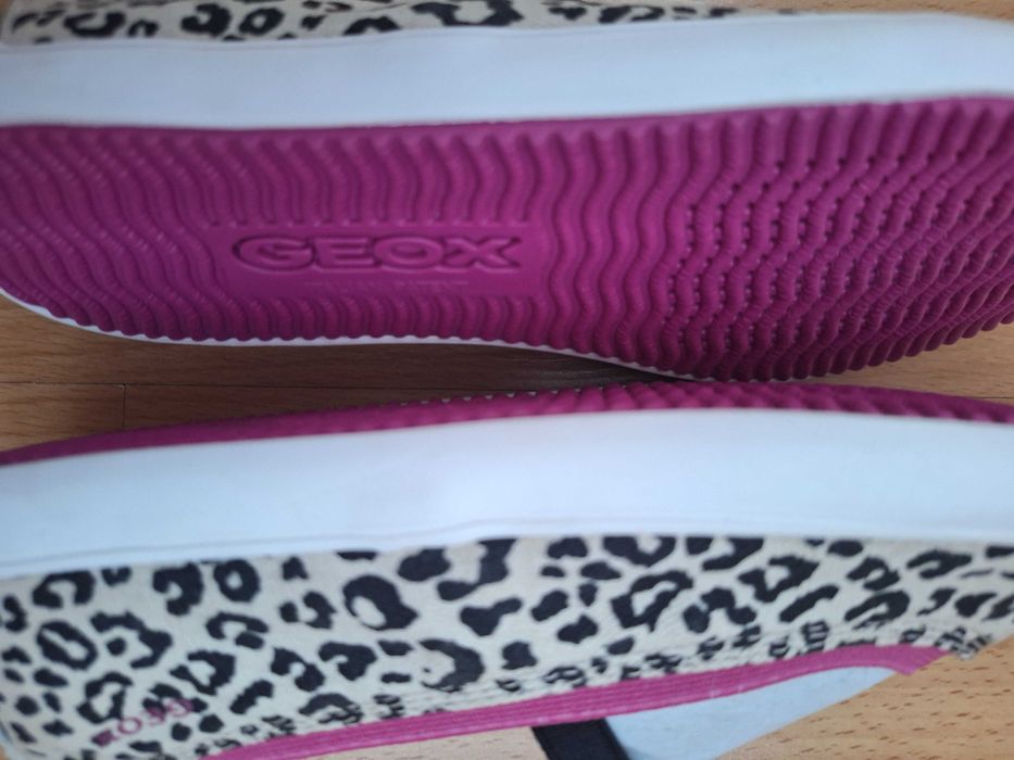 Обувки Geox 37 нови
