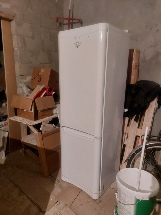 Холодильник Indesit