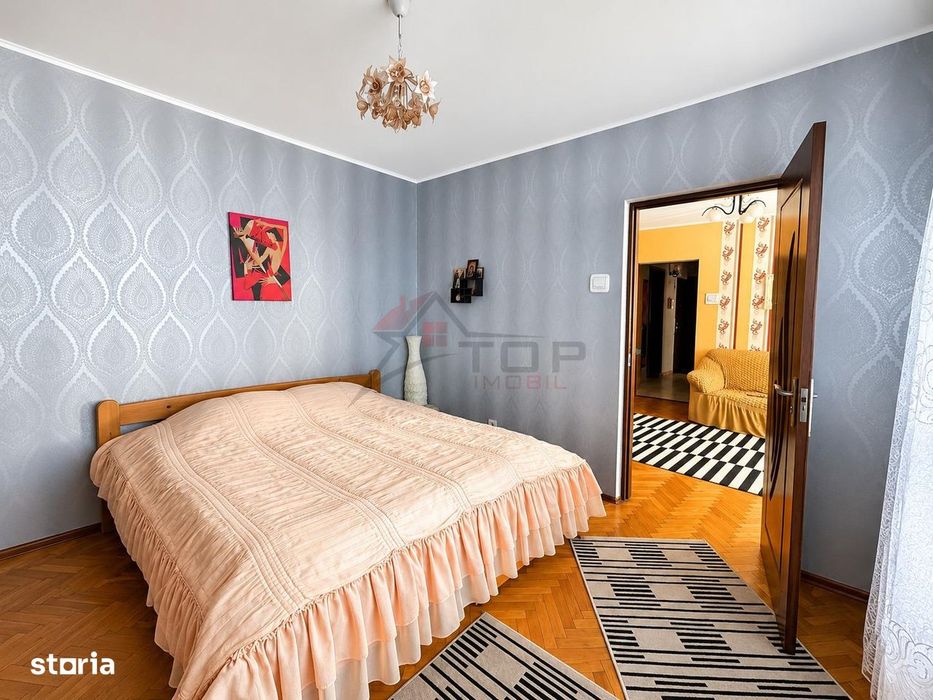 Vanzare apartament 3 camere - Podu Ros - bulevard etaj 2