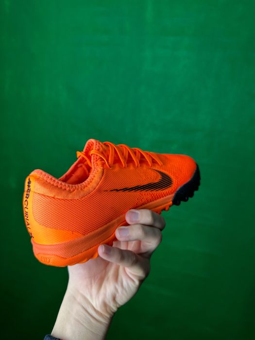 Футзалка,зальник,сороконожка.