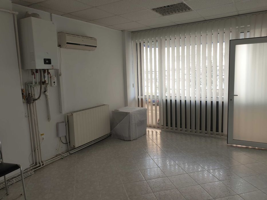 SPATIU BIROU 70 mp cu suprafete vitrate si casete luminoase (ultracentral)