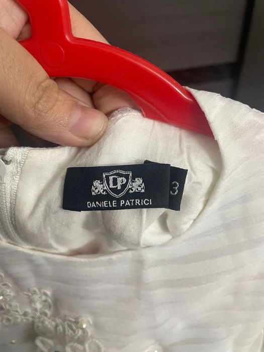 Белое платье на 3 годика почти новая