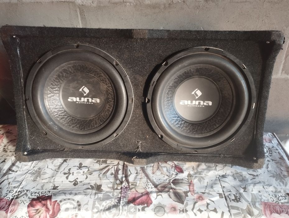 De vânzare boxe și un subufar