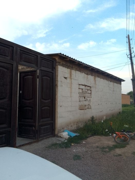 Ховли Уй сотилади