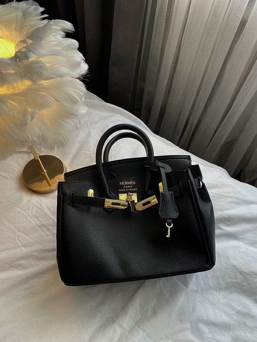 Hermès Birkin 25 черна чанта със златен обков.
