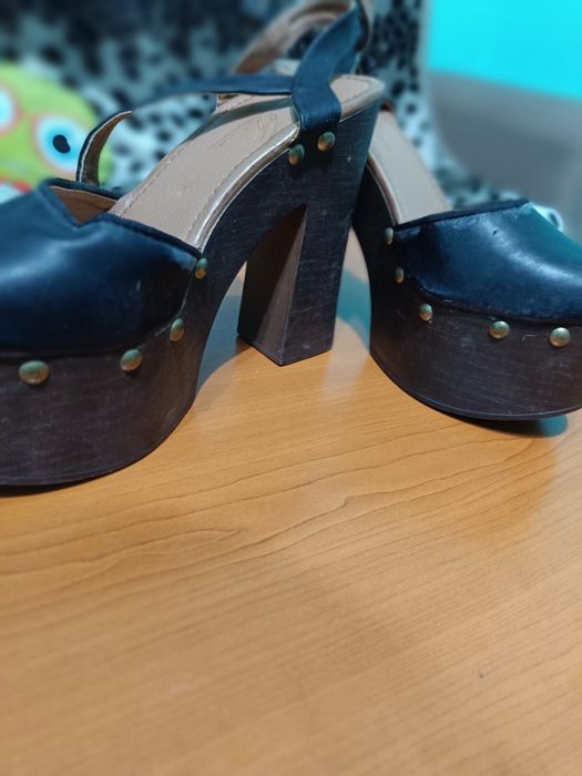 Pantofi eleganți, sport sandale