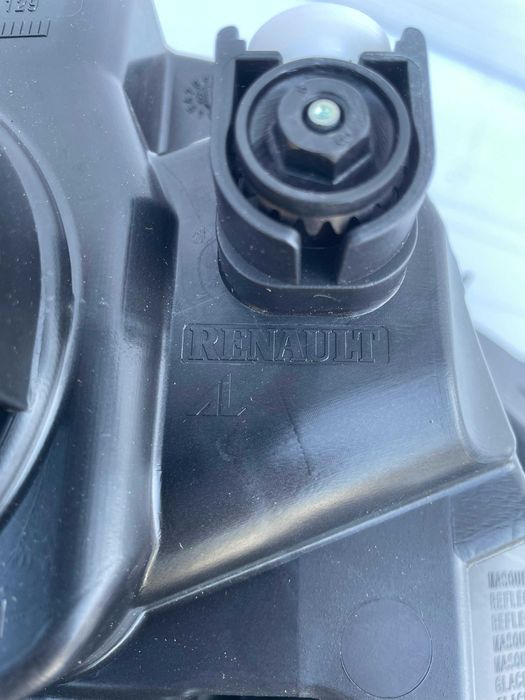 Far stanga Renault Captur 1 2013-2019 nou original Renault