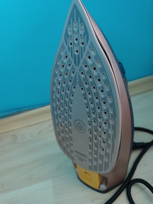 Ютия PHILIPS SERIES 8000 AZUR DST8050/20 3000.0 W, 350.0 ml Нова