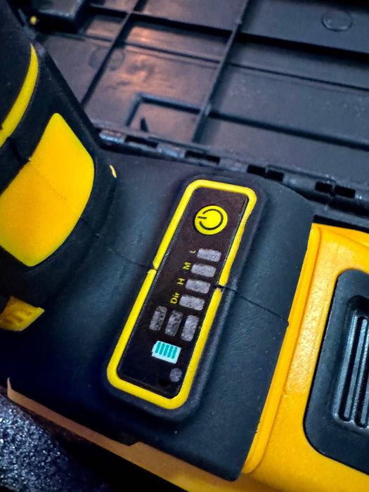 DeWALT Безжична ъглошлайфмашина