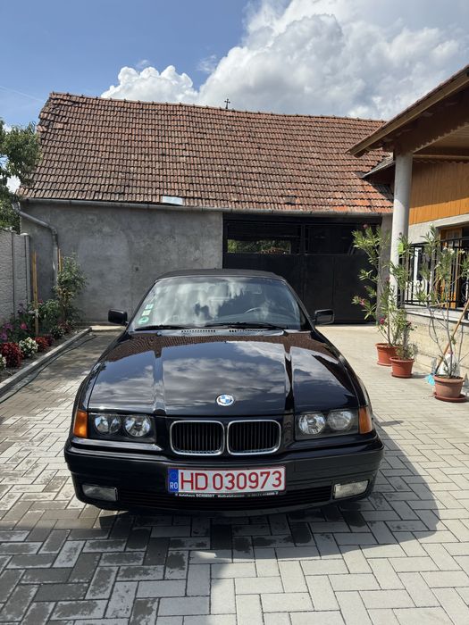 BMW 320iA Cabrio Retromobil