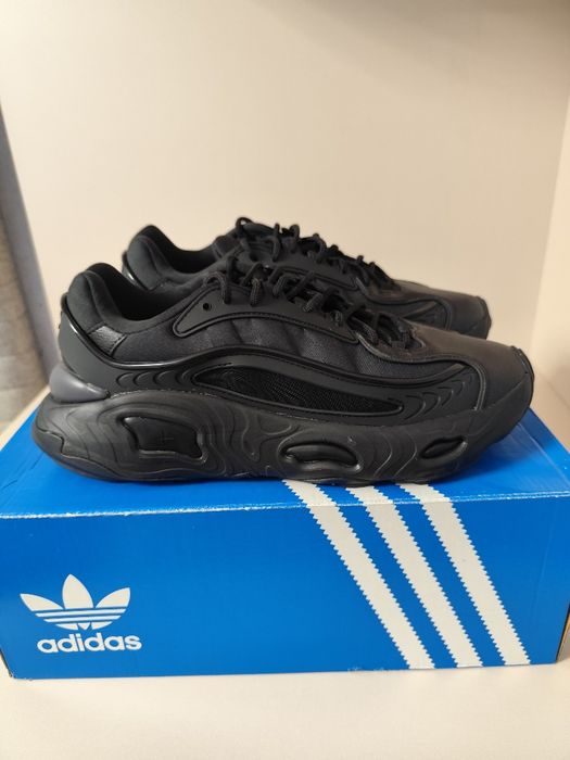 Обувки Adidas Oznova.
