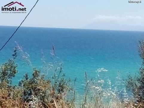 Давам за сезона място за каравана до плажове в Лутра-500 евро.