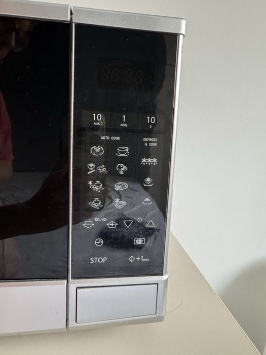 Cuptor cu micounde Sharp