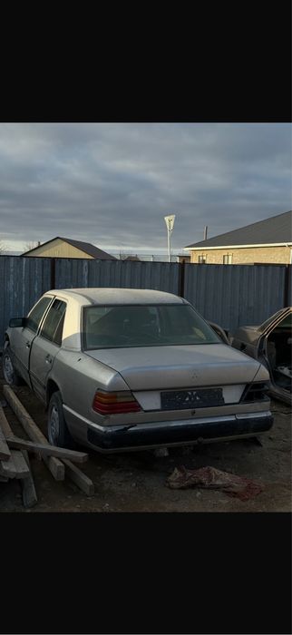 Мерседес Бенс W124 Mercedes Benz W124 E-Class