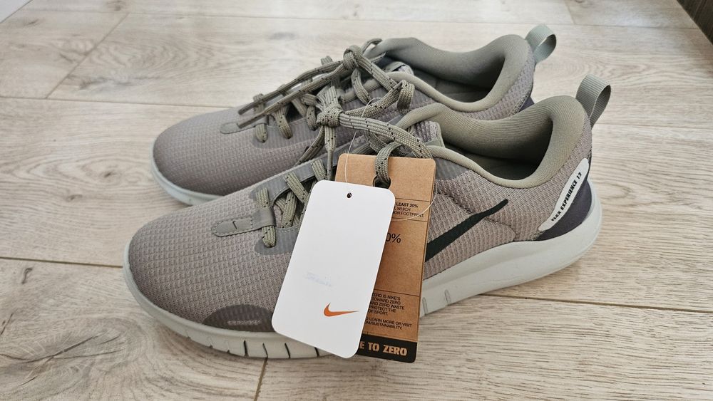 Кроссовки Nike 42р