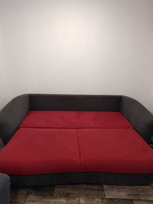 Vand Canapea extensibila + 2 fotolii + 4 perne, totul stare impecabila