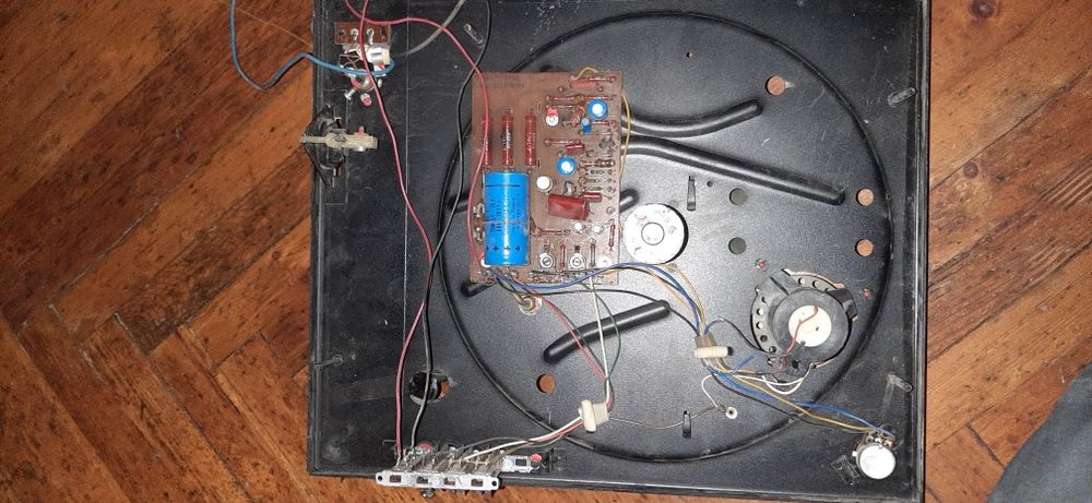 Проигрыватель винилаUnitra запчасть