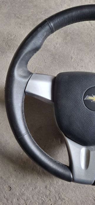 Рул от спарка стояло на матизе.
Без аирбаг
Спарк рул сотилади м